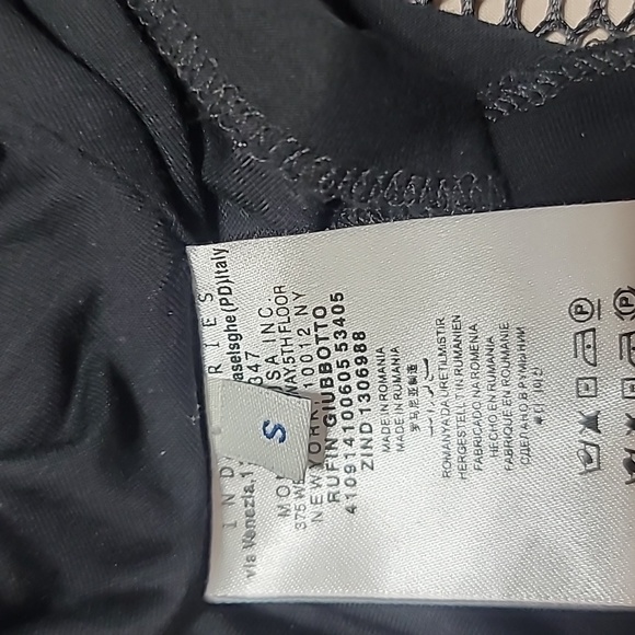 Moncler fishnet skirt. Size small - Picture 8 of 8